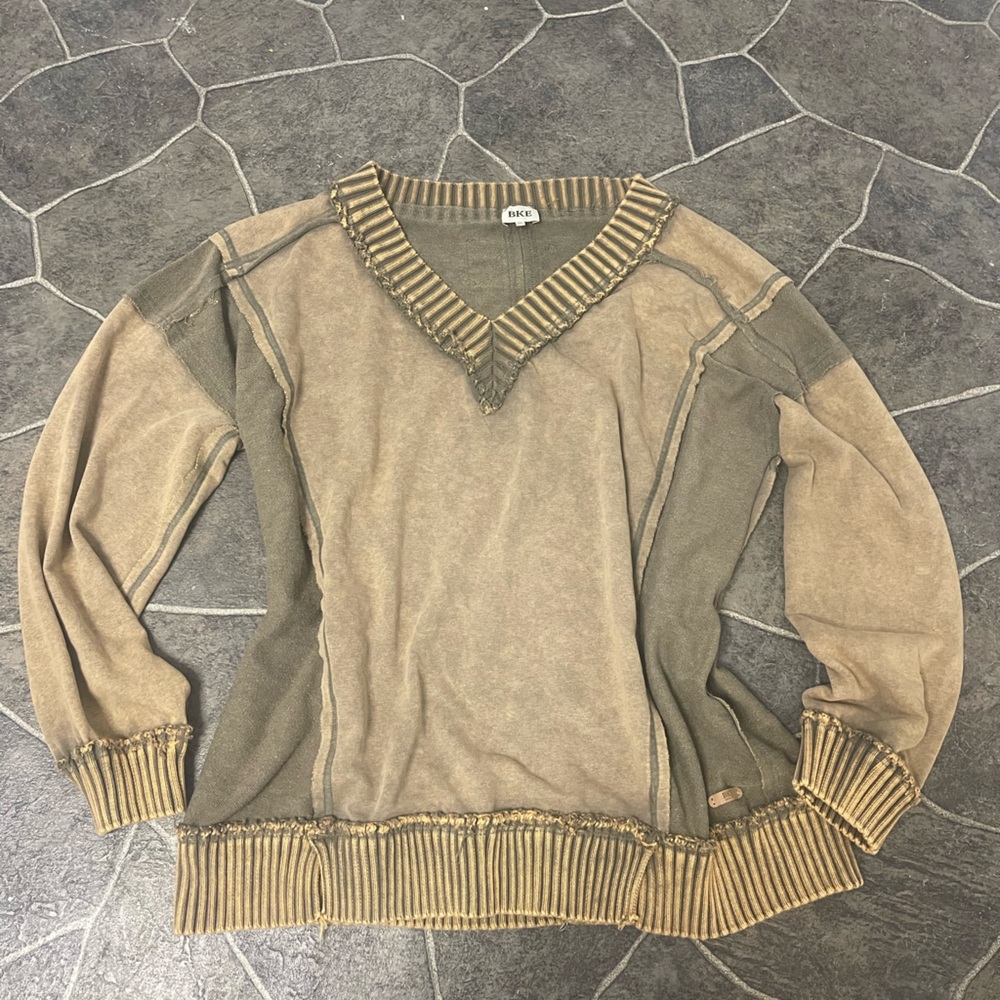 BKE V-Neck Sweater in Tan and Brown